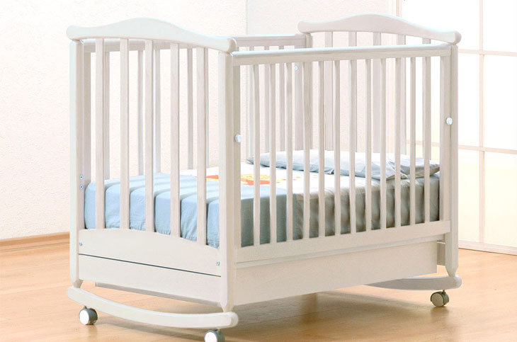 Детская кроватка-качалка для новорожденного